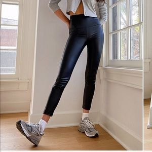 Daria Faux leather Legging (short)